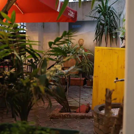 Hostel 18 Tiran