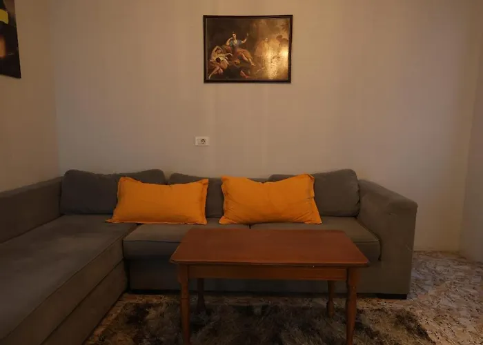 18 بيت شباب *